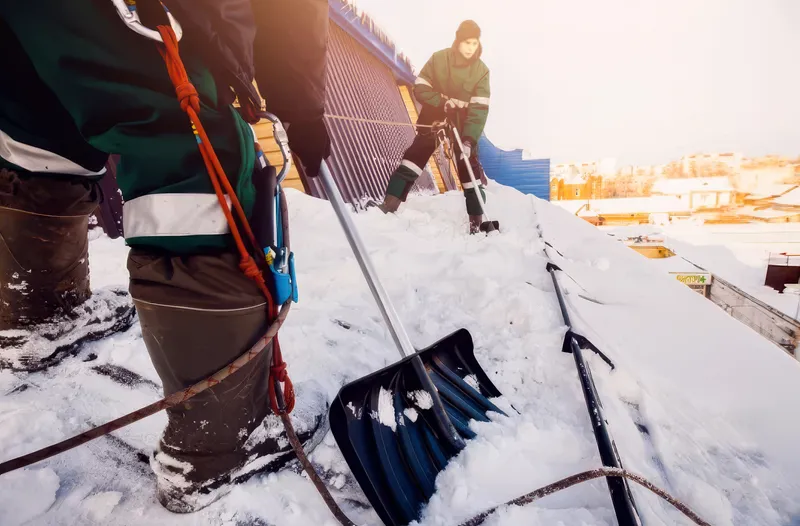 Déneigement de toiture